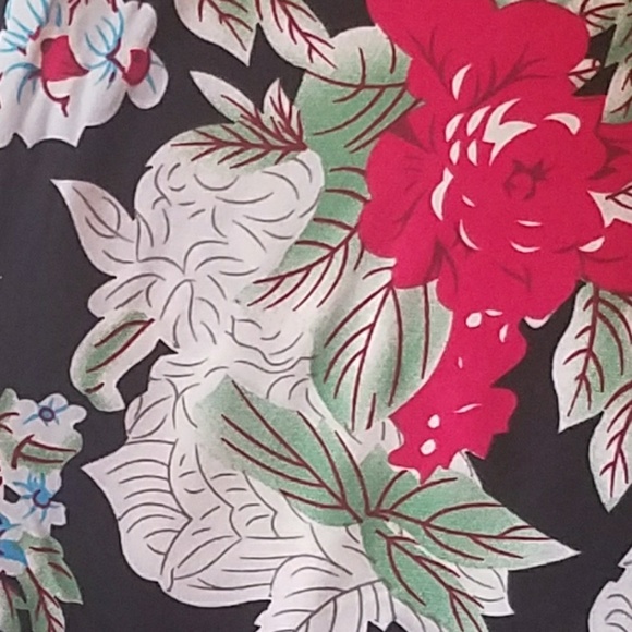 Red & White flowers leggings - Picture 3 of 3